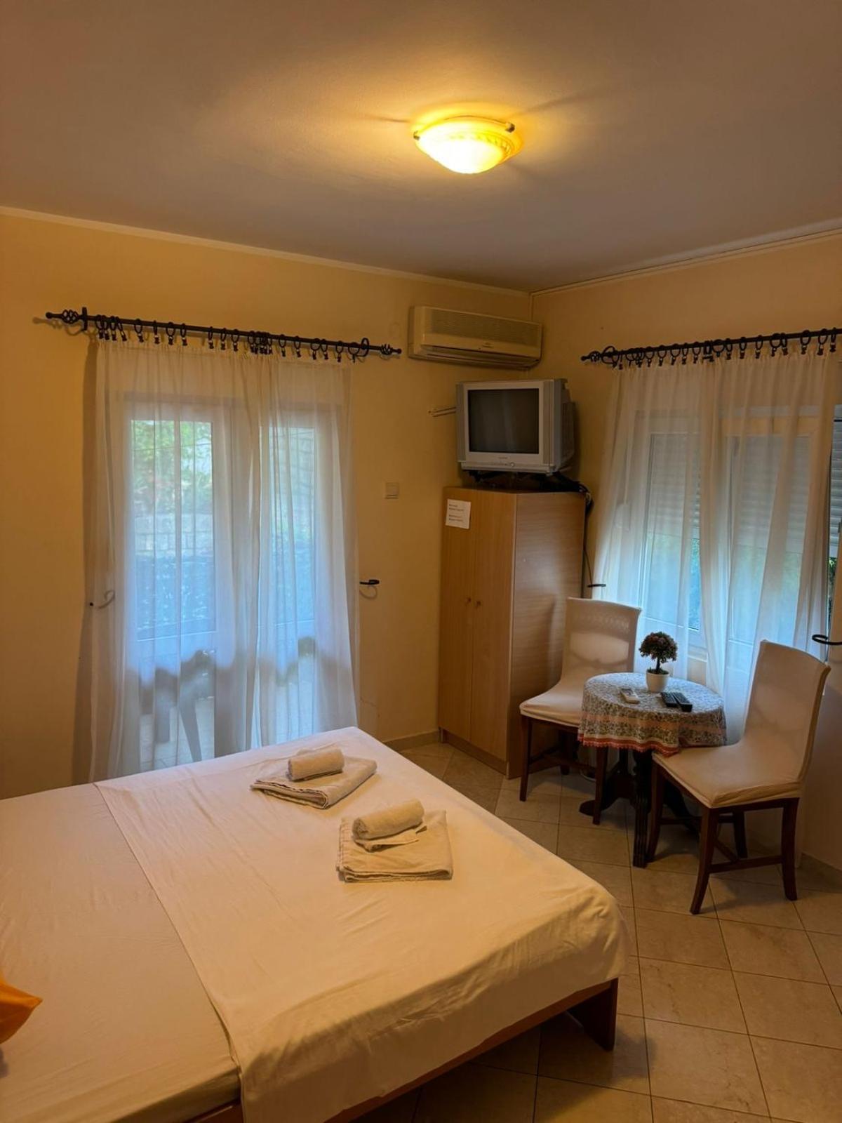Studio On The Coast, With A View Of The Sunrise,Free We-Fi Cattaro Esterno foto