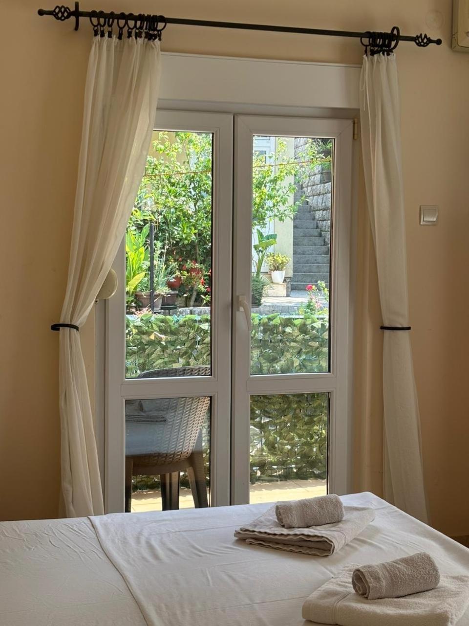 Studio On The Coast, With A View Of The Sunrise,Free We-Fi Cattaro Esterno foto